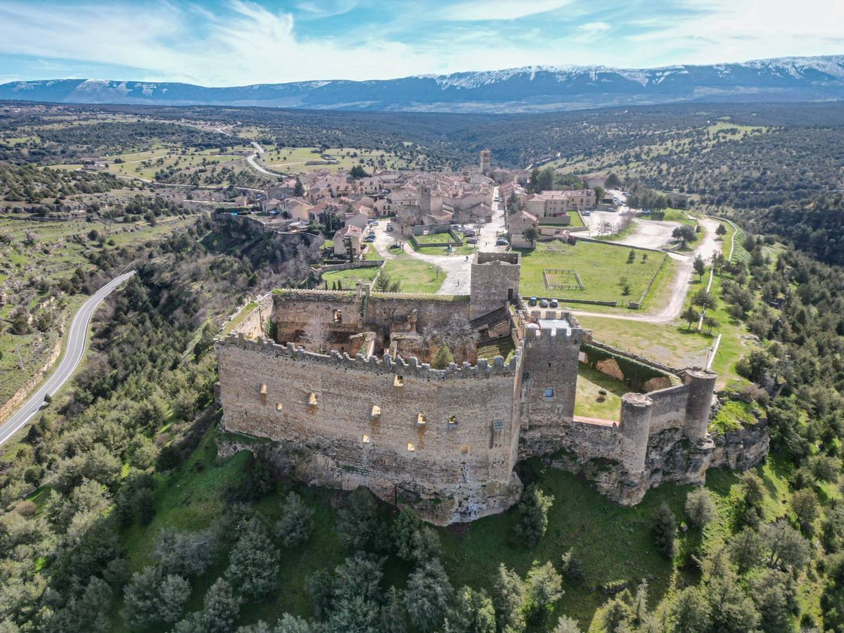 Foto: Vista aérea del Castillo de Pedraza. (Kertz Family Real Estate))