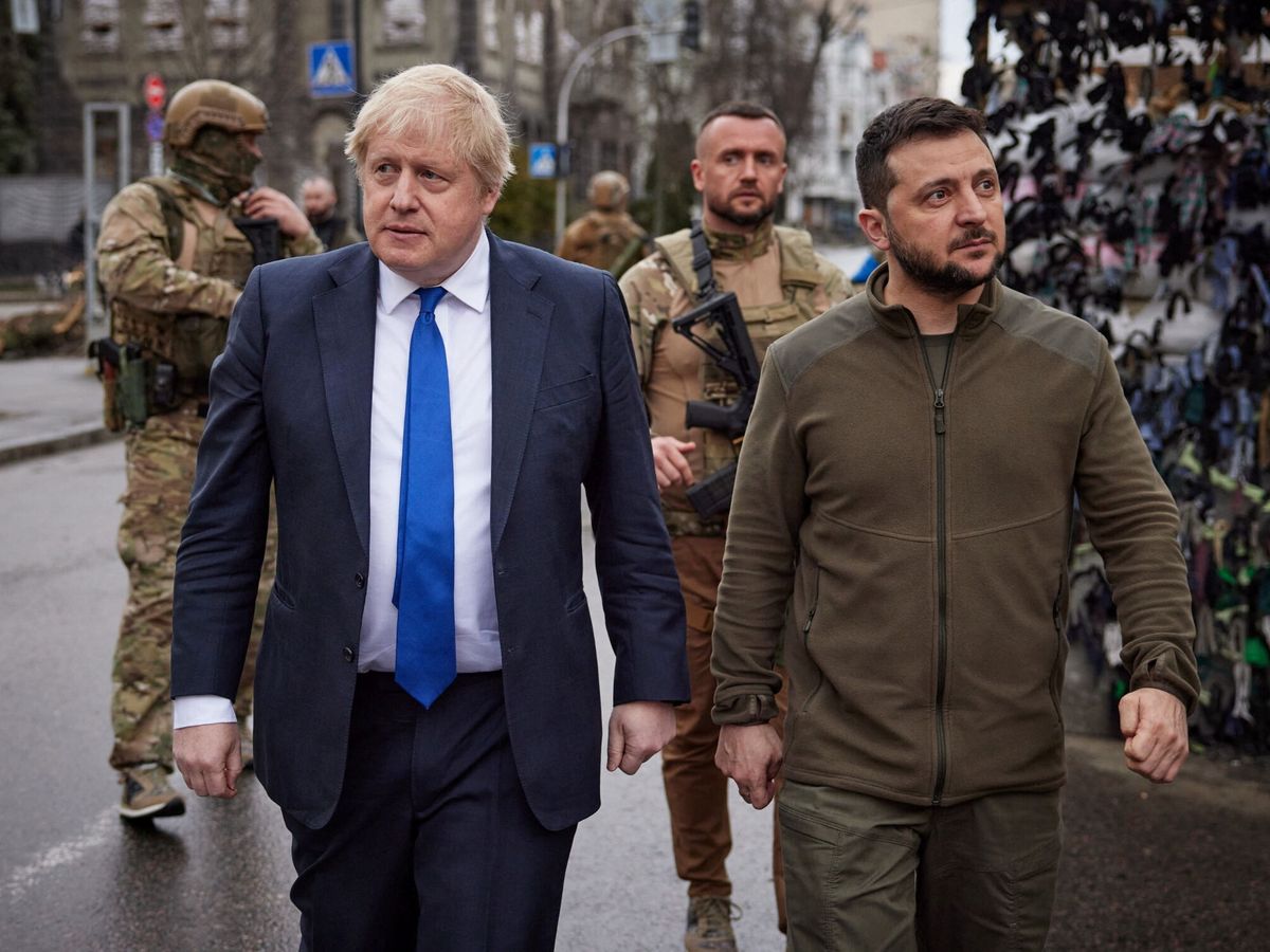 Foto: El primer ministro británico, Boris Johnson, visita a Volodímir Zelenski en Kiev. (Reuters)