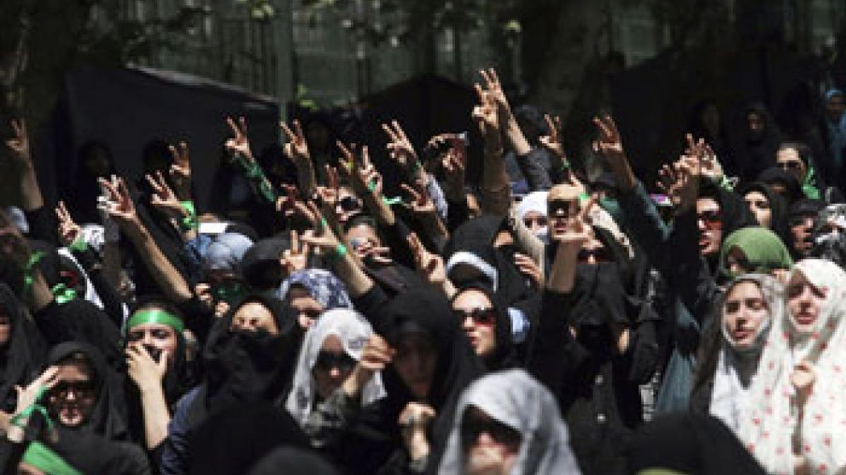 La 'marea verde' vuelve a las calles de Teherán
