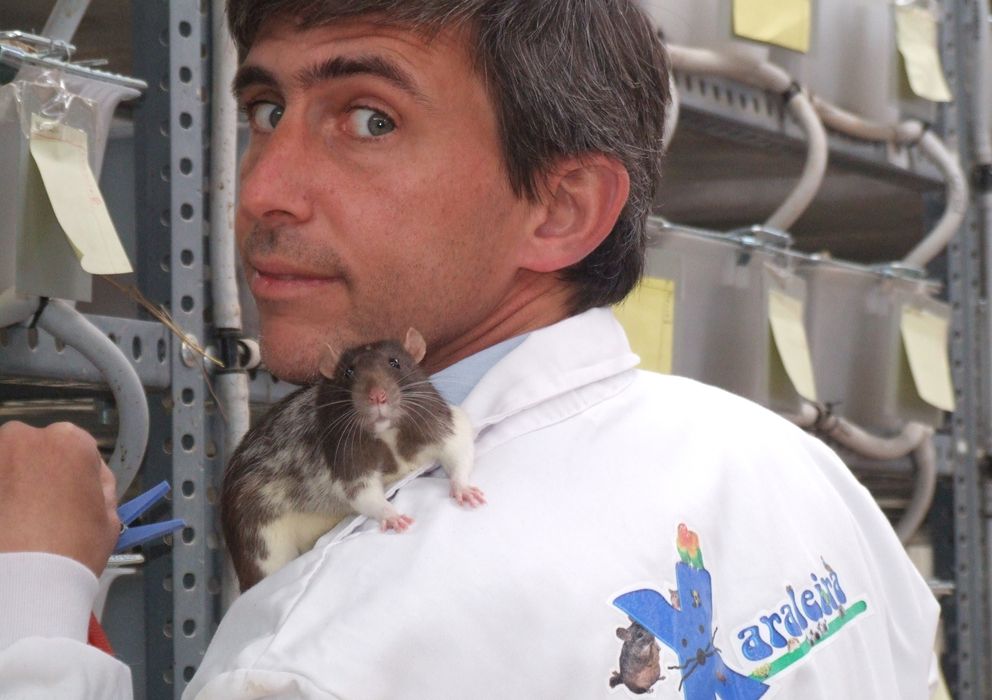 Foto: José María Vilaboy empezó a criar roedores en el garaje de su casa