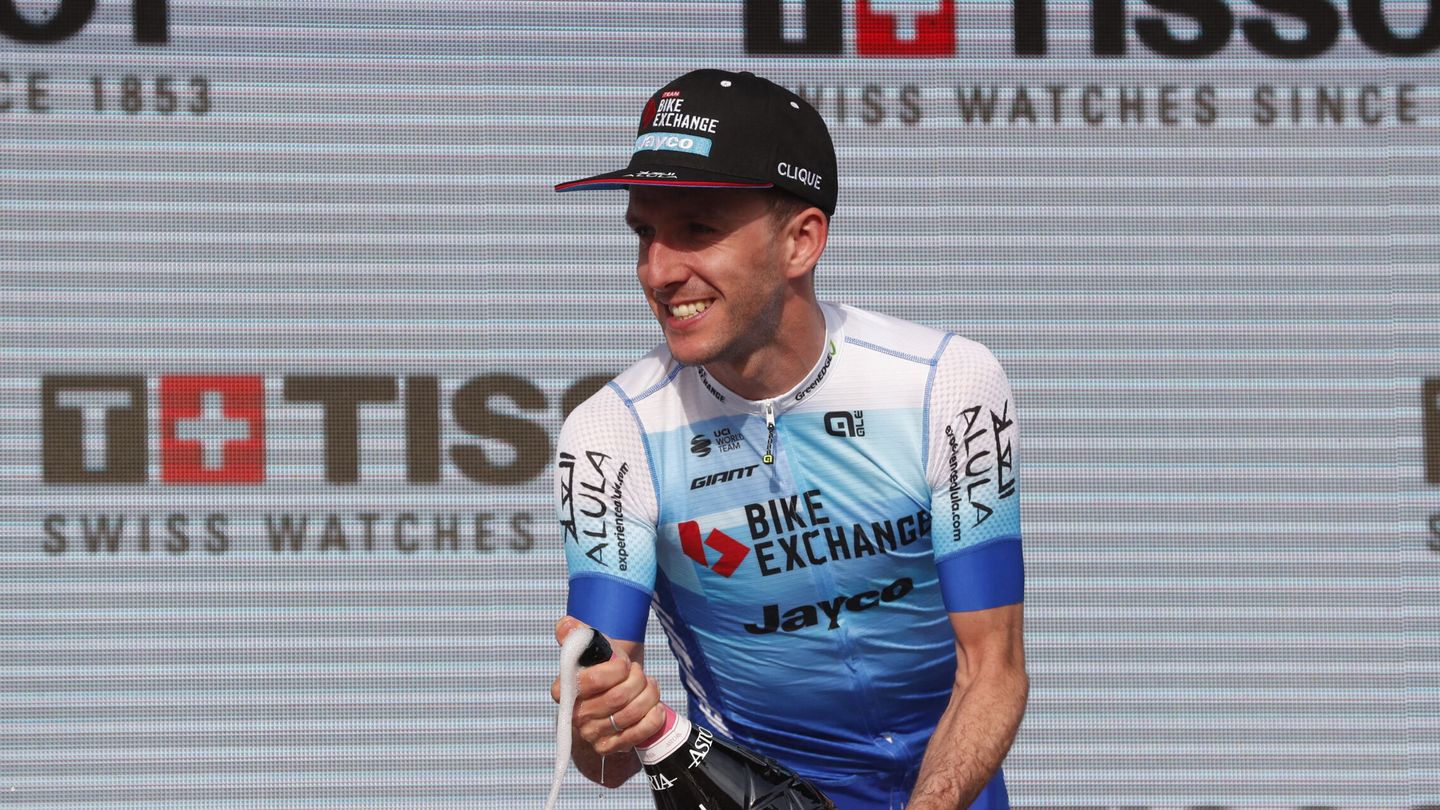 Simon Yates, después de la segunda etapa del Giro. (Reuters/Bernadett Szabo)