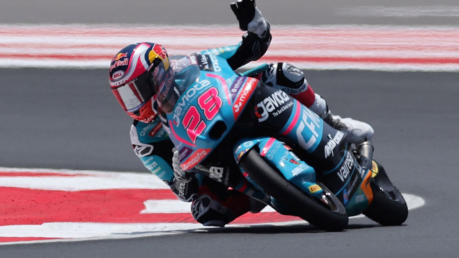 Máximo Quiles vence en Indonesia y se proclama campeón del mundo de Moto3