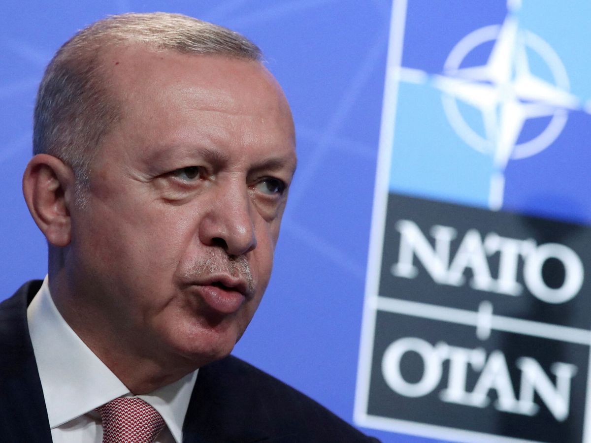 Foto: El presidente de Turquía, Erdogan, en la sede de la OTAN. (Reuters/Yves Herman)