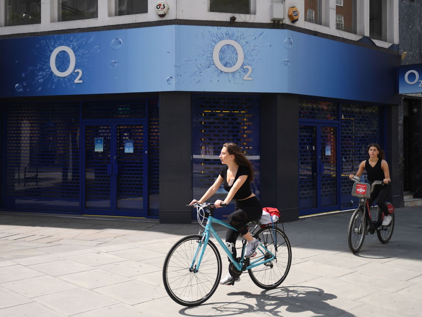 Tienda de O2, la filial británica de Telefónica, en Londres. (Reuters)