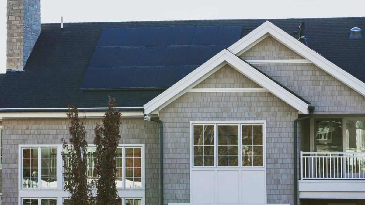 ¿Quieres generar energía solar en tu propia casa? Así funciona el autoconsumo