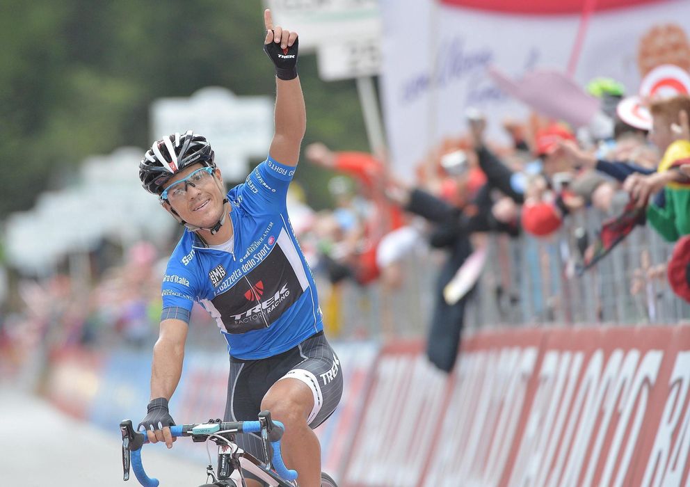 Foto: Julian Arredondo celebra su victoria en el Giro (Efe).