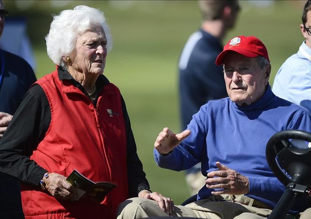 Foto: George H. W. Bush y su esposa, Bárbara Bush en una foto de archivo. (Efe)