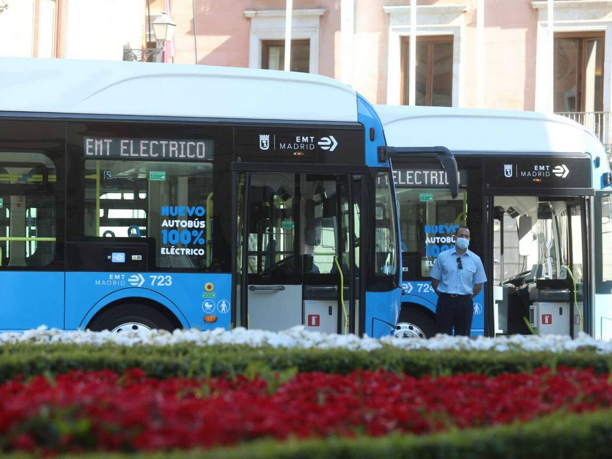 Foto: Con los 30 autobuses que ahora se ponen en funcionamiento la flota eléctrica de Madrid supera los 100 vehículos. 
