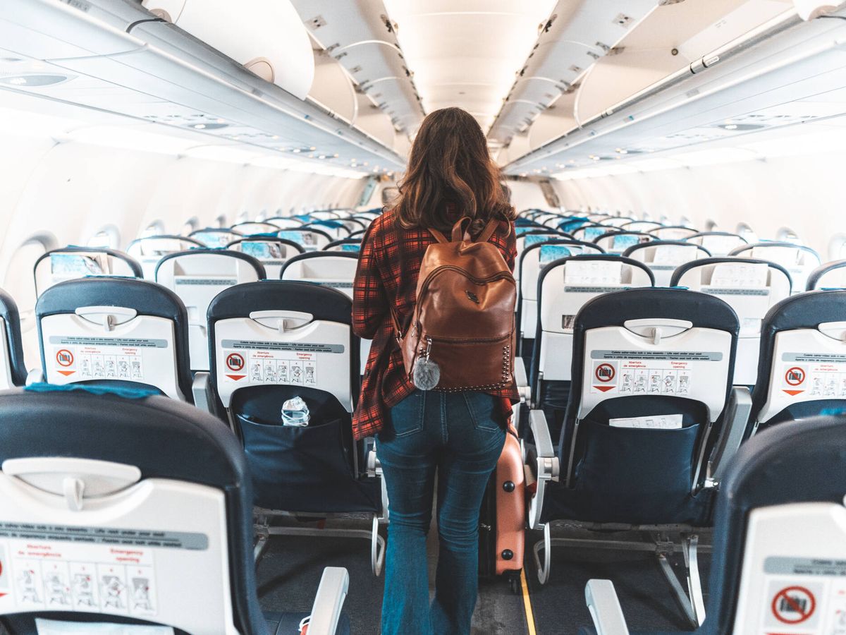 Foto:  espAlgunos asientos tienen másacio que otros en los aviones (iStock)