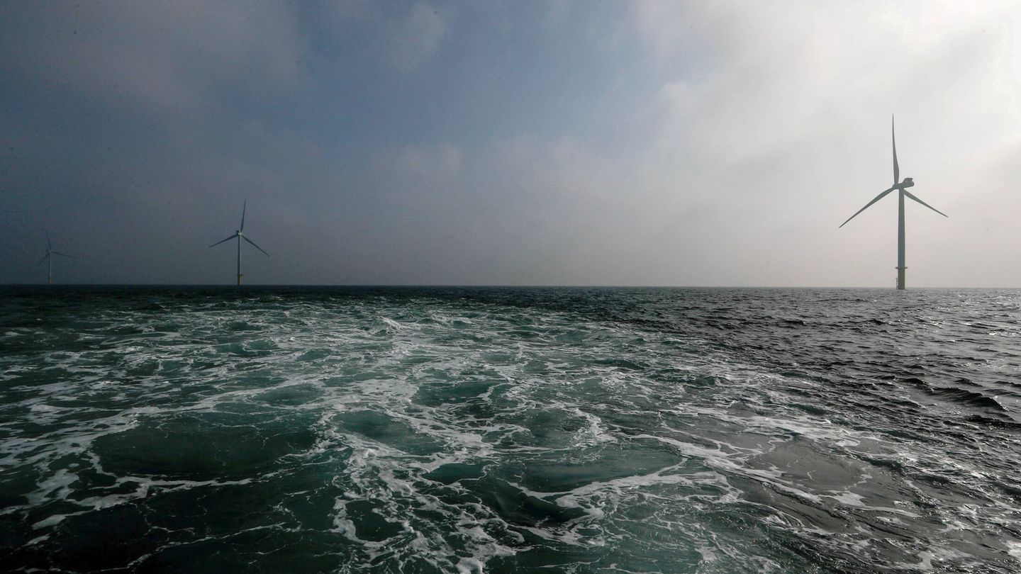 Generadores eólicos cerca de la costa de Ámsterdam. (Reuters/Yves Herman)