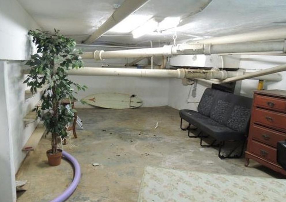 Foto: Imagen del sótano sin ventanas que se vende en Copacabana por 150.000 euros, un "negocio inmejorable" según el anuncio.