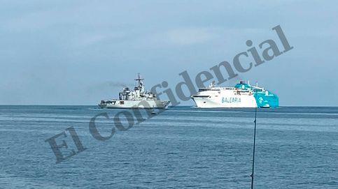Marruecos vuela un viejo buque de guerra a las puertas de Melilla