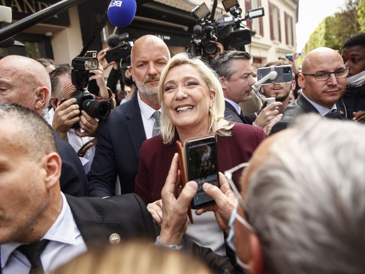 Foto: Marine Le Pen (c). (EFE/EPA/Yoan Valat)
