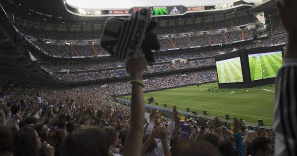 Foto: El estadio Santiago Bernabéu, durante la retransmisión de la final de la Champions en 2014 | Foto: Pablo López Learte