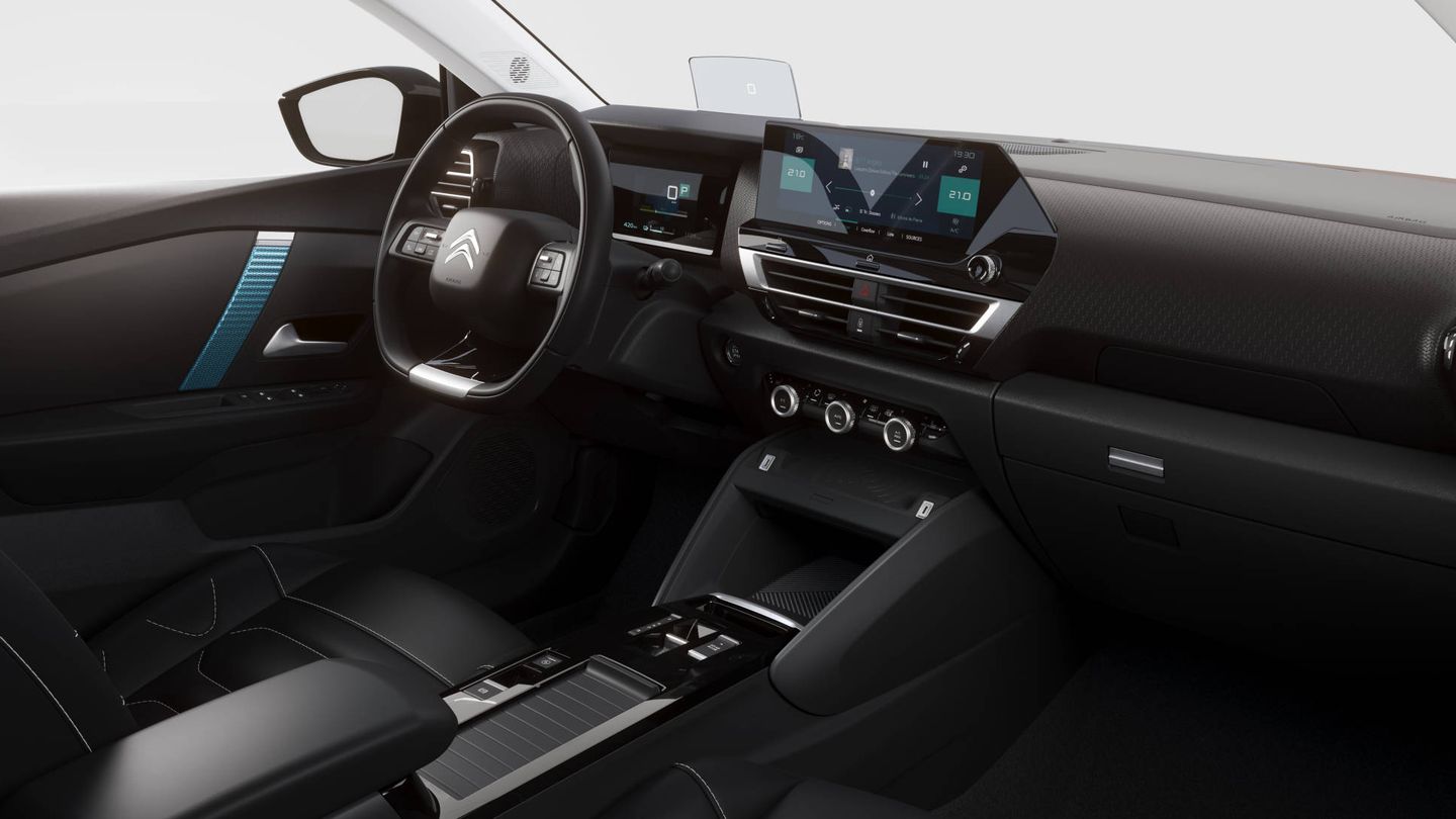 Interior del nuevo Citroën C4, su berlina moderna con una gran pantalla digital. 