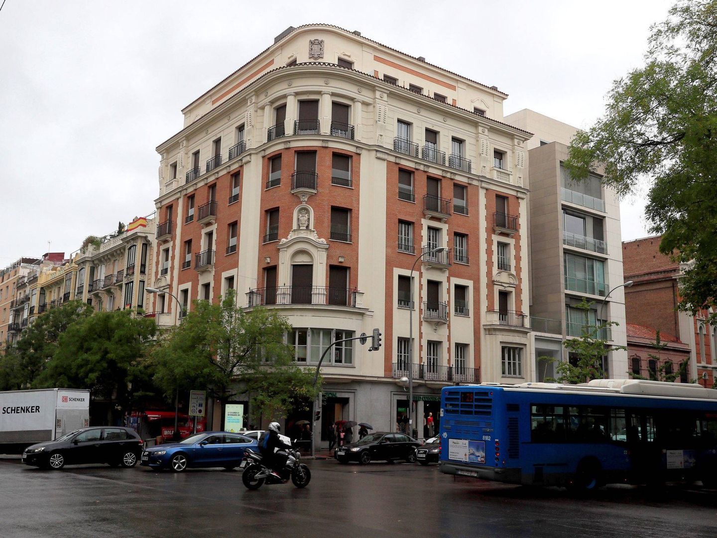 Edificio de la calle Goya, en Madrid, donde se encuentran varios pisos adquiridos por la organización criminal. (EFE)