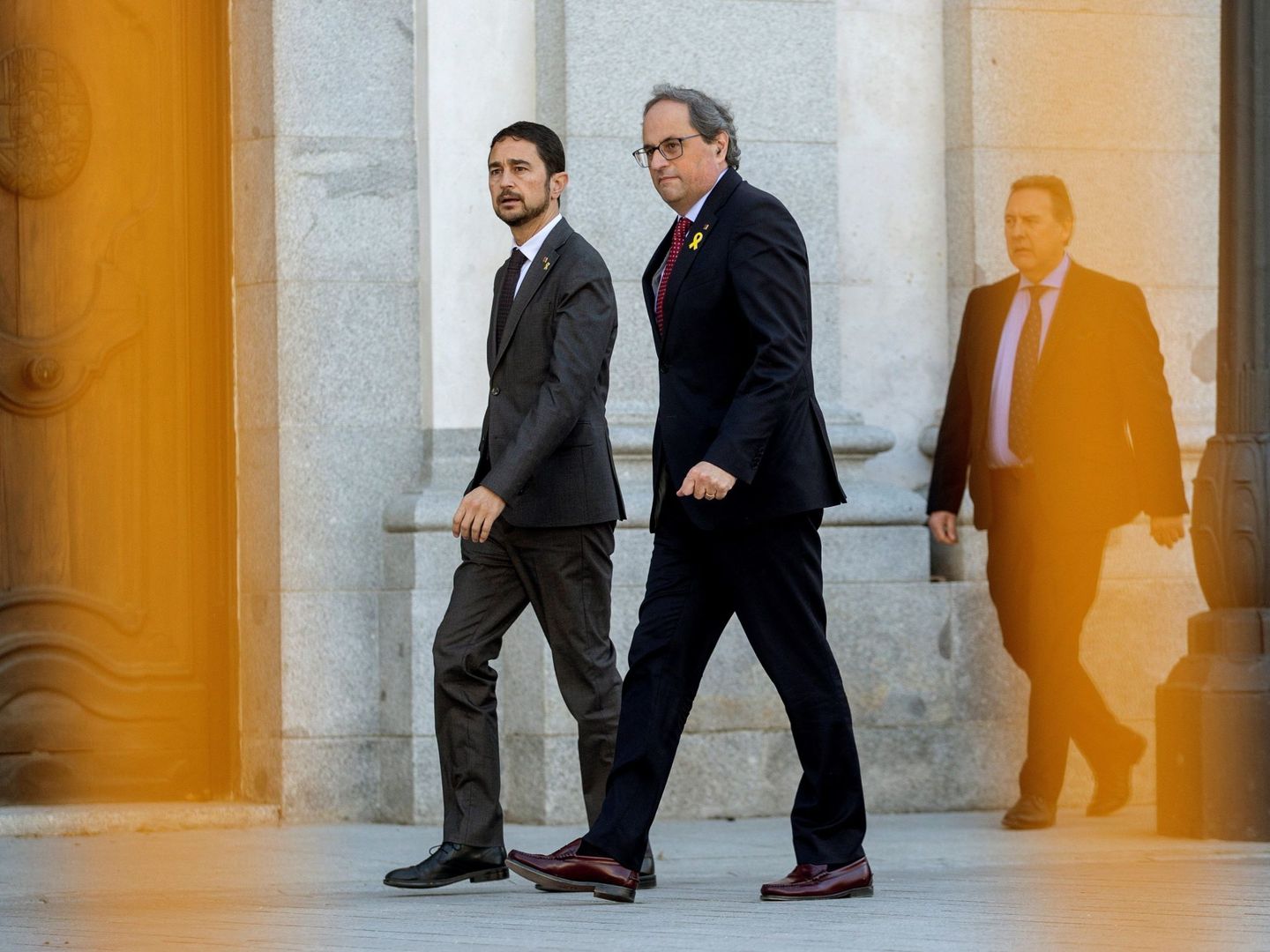 El presidente de la Generalitat, Quim Torra (c), junto al 'conseller' Damià Calvet (i). (EFE)