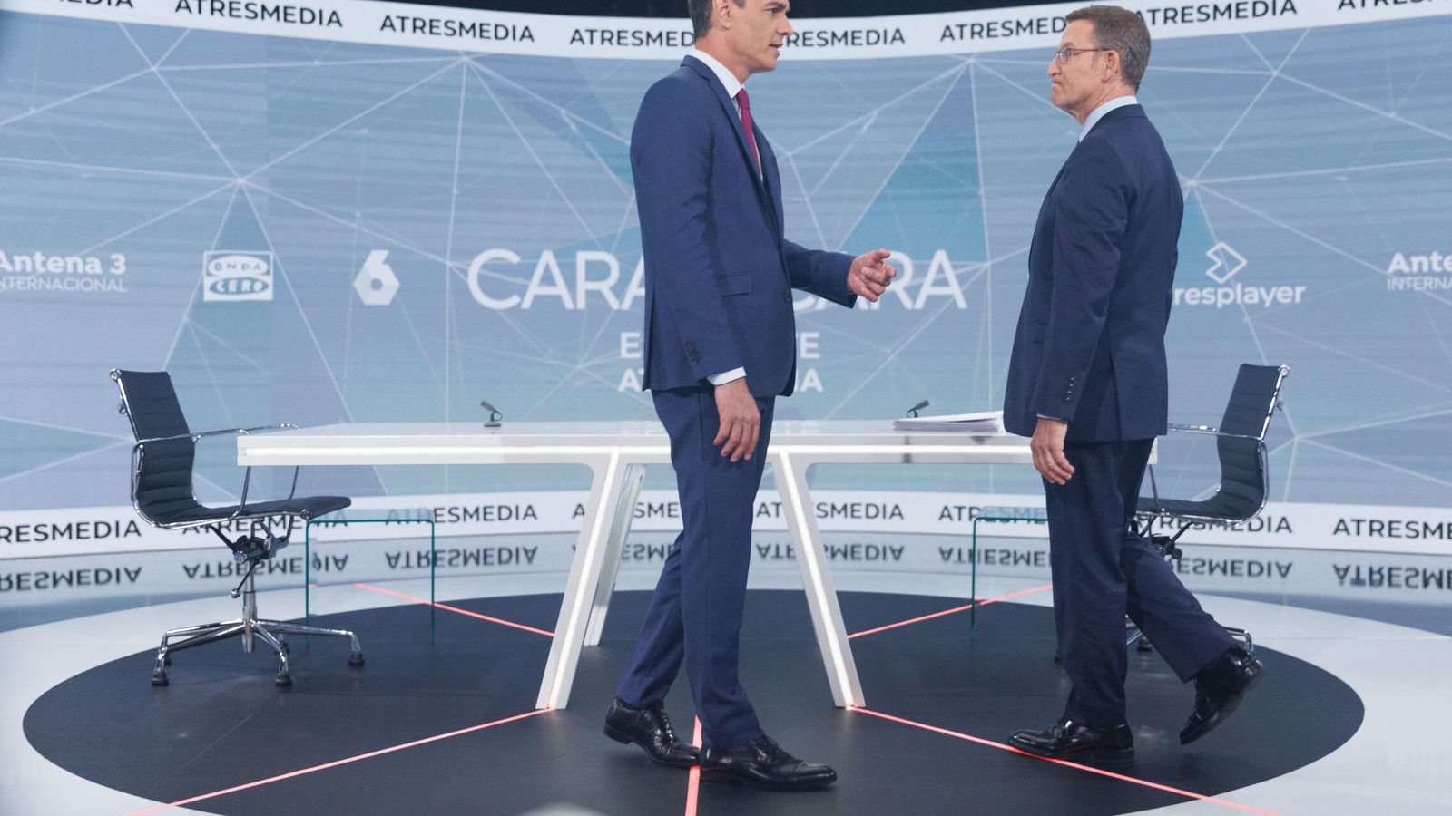 Sánchez acepta un "cara a cara" con Feijóo el 16 de noviembre y un debate a cuatro el 26 en TVE