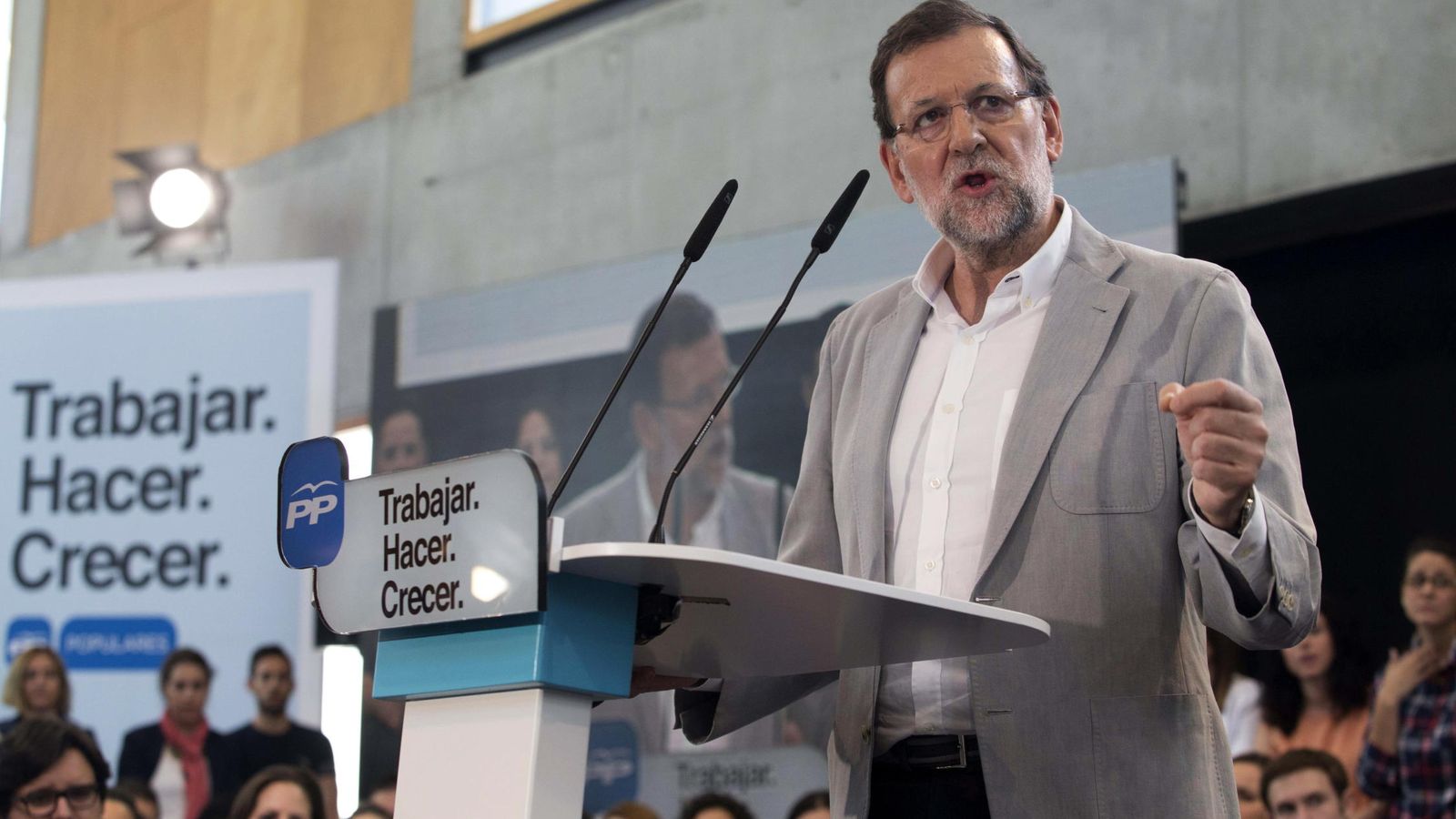 Foto: El presidente del Gobierno, Mariano Rajoy, en un mitin en Murcia. (EFE)