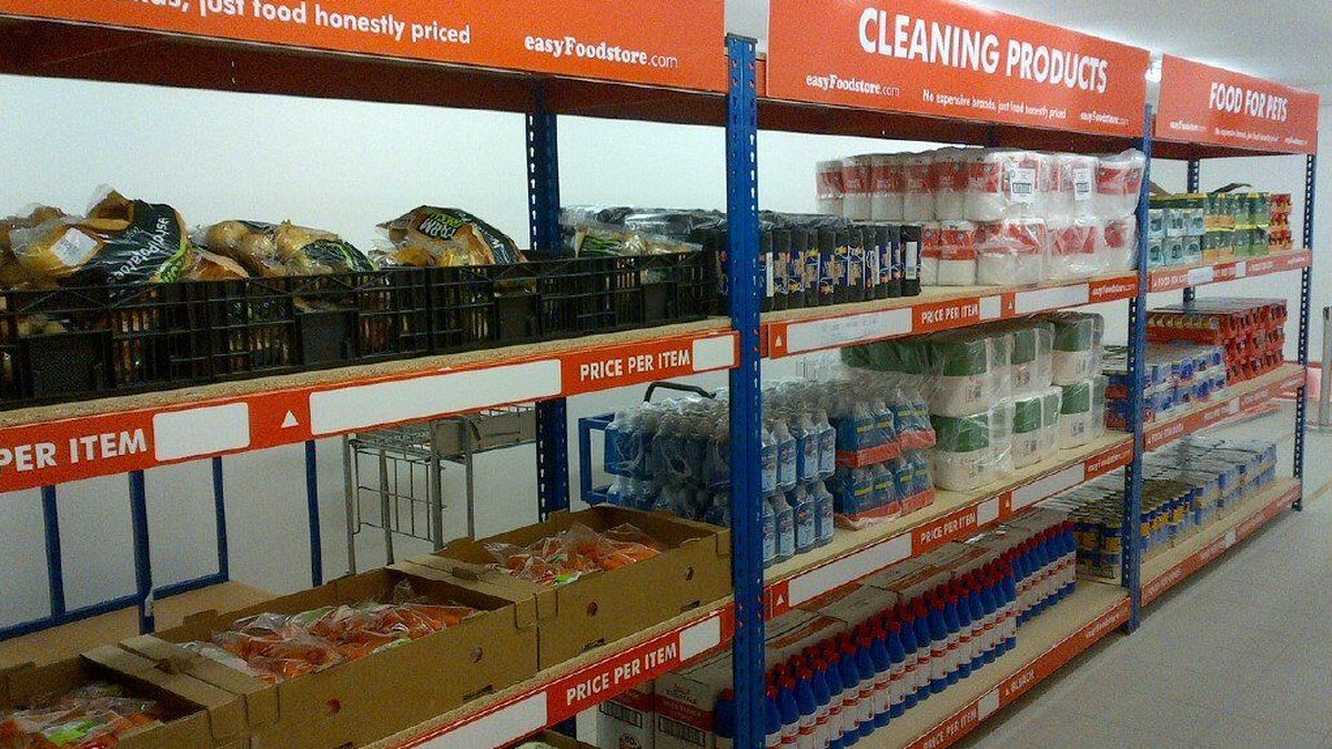 Llegan los supermercados 'low low cost': aspecto soviético y todo a 30 céntimos