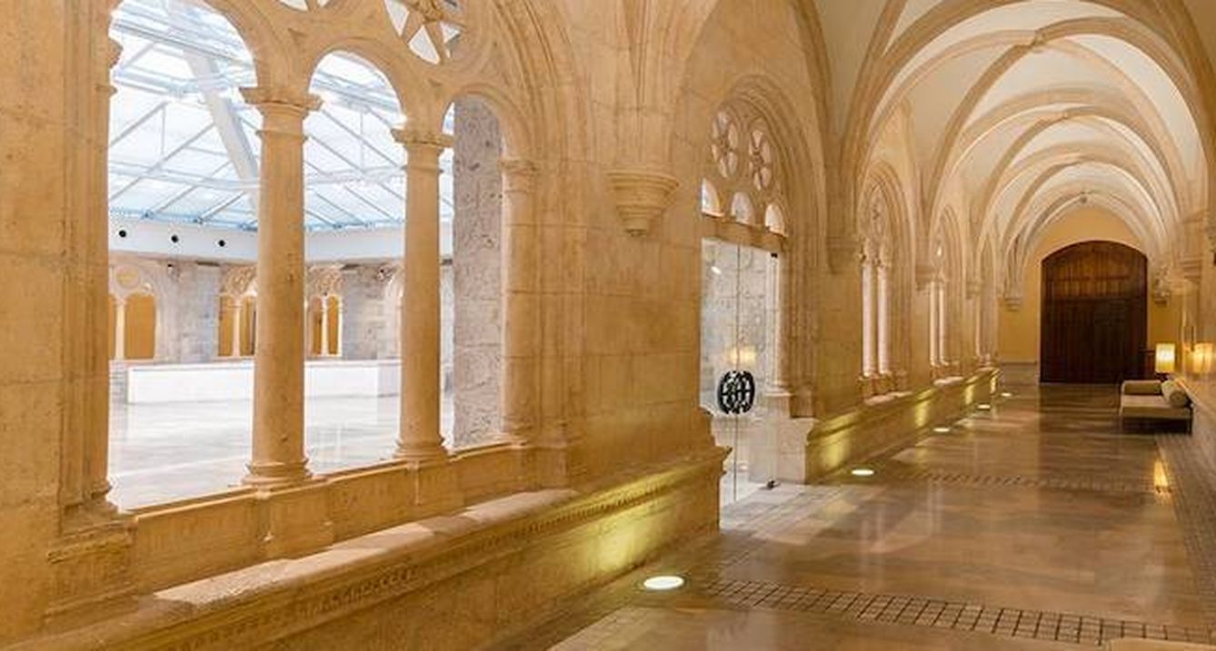 Un claustro monumental el del NH Palacio de Burgos. (Cortesía)