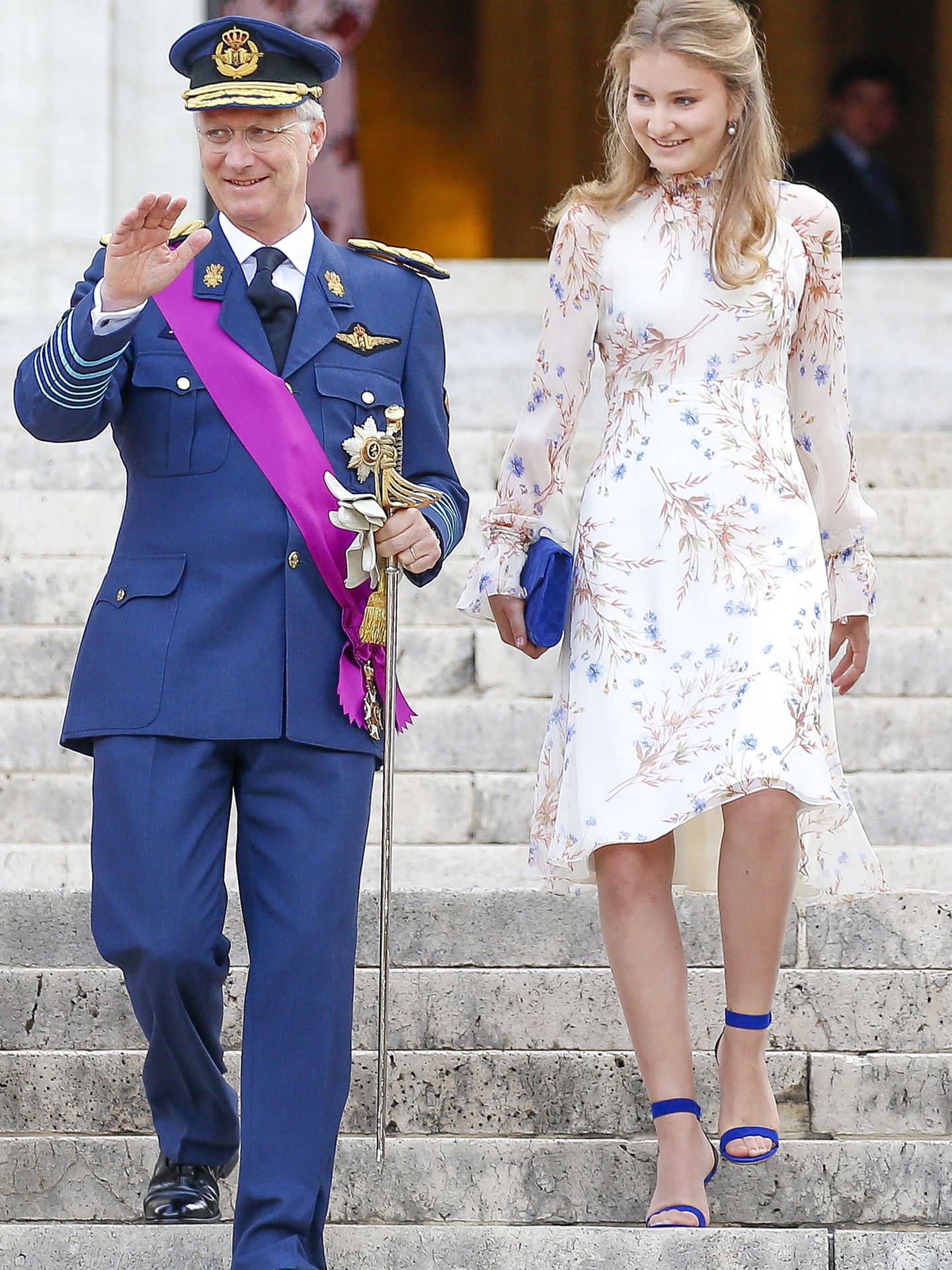 La princesa Elisabeth, junto a su padre, el rey Felipe de Bélgica, en 2019. (Reuters)
