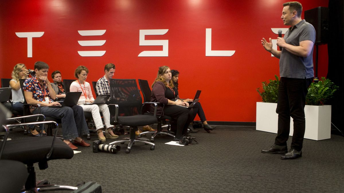 A Elon Musk no le gusta Sora: dice que la IA de Tesla hace lo mismo desde hace un año