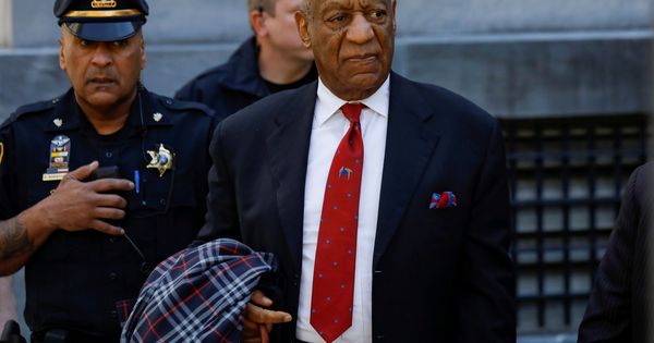 Foto: El actor y comediante Bill Cosby entrando en el juicio que le ha sentenciado a la cárcel. (Reuters)