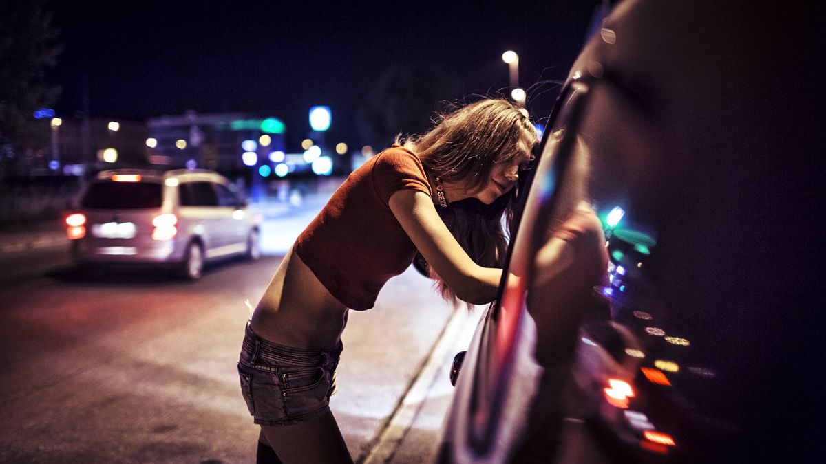9 hombres cuentan por qué recurren a la prostitución (y prefieren la callejera)
