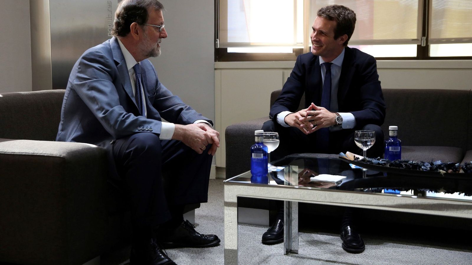 Foto: Encuentro entre Casado y Rajoy. (EFE)