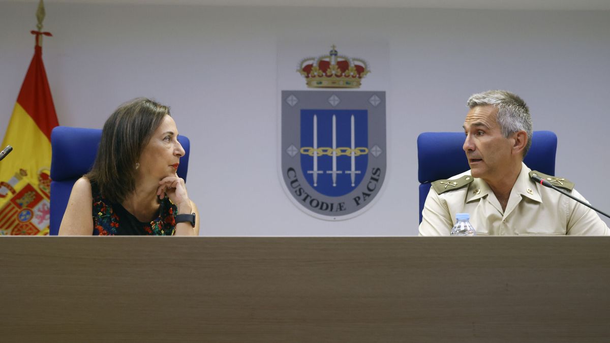 Robles visita la Academia Militar de Zaragoza con vistas al ingreso de la princesa Leonor