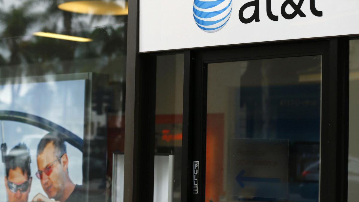 Los beneficios de AT&T se dispararon más un 150% durante 2013