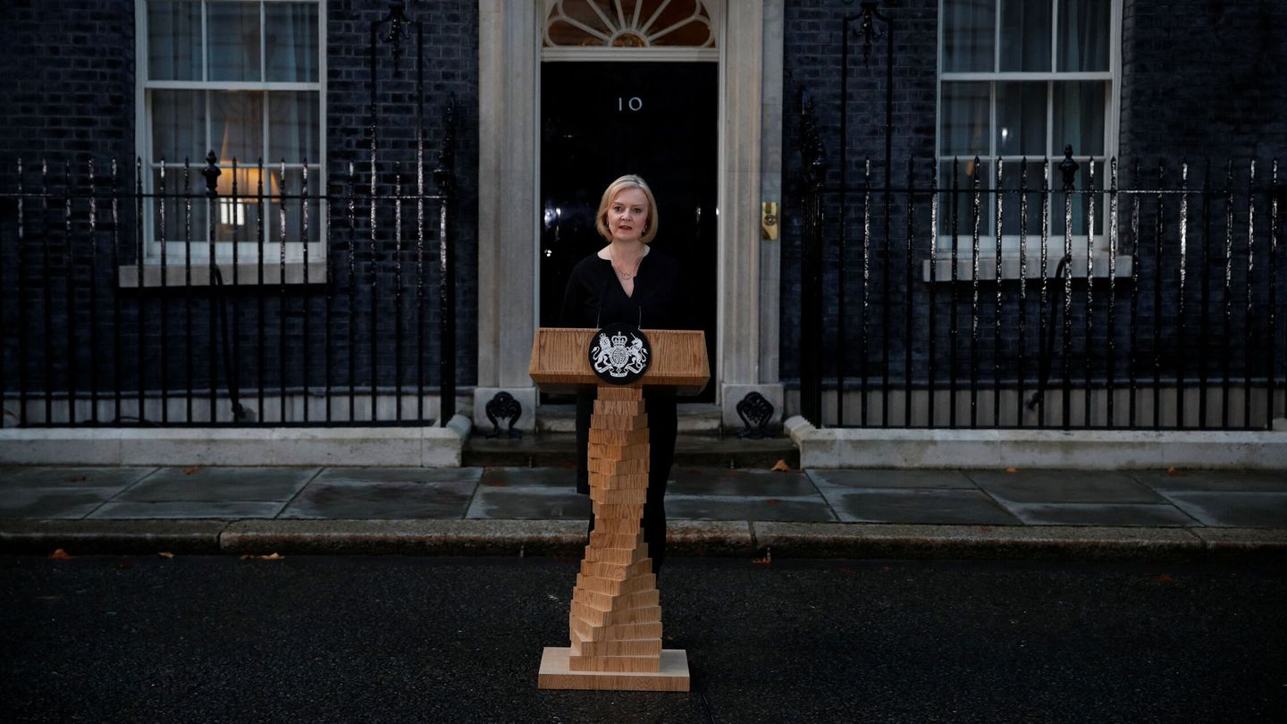 Liz Truss, durante el anuncio del fallecimiento de la reina este jueves por la tarde. (Reuters/Peter Nicholls)