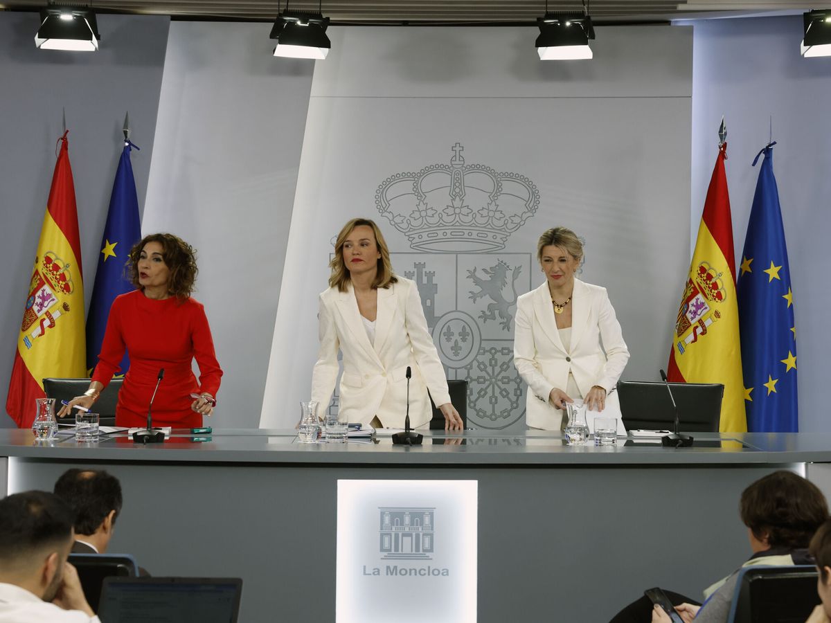 Foto: Montero, junto a Alegría y Díaz, en el Consejo de Ministros. (EFE/J.J.Guillén)