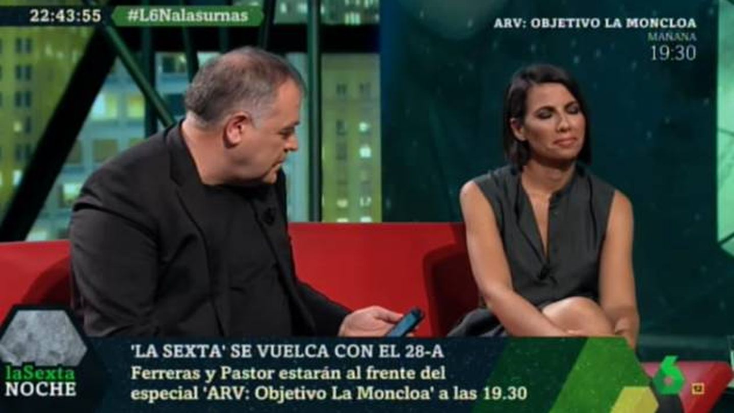 Antonio García Ferreras y Ana Pastor, en el plató de 'La Sexta noche'. (Atresmedia).