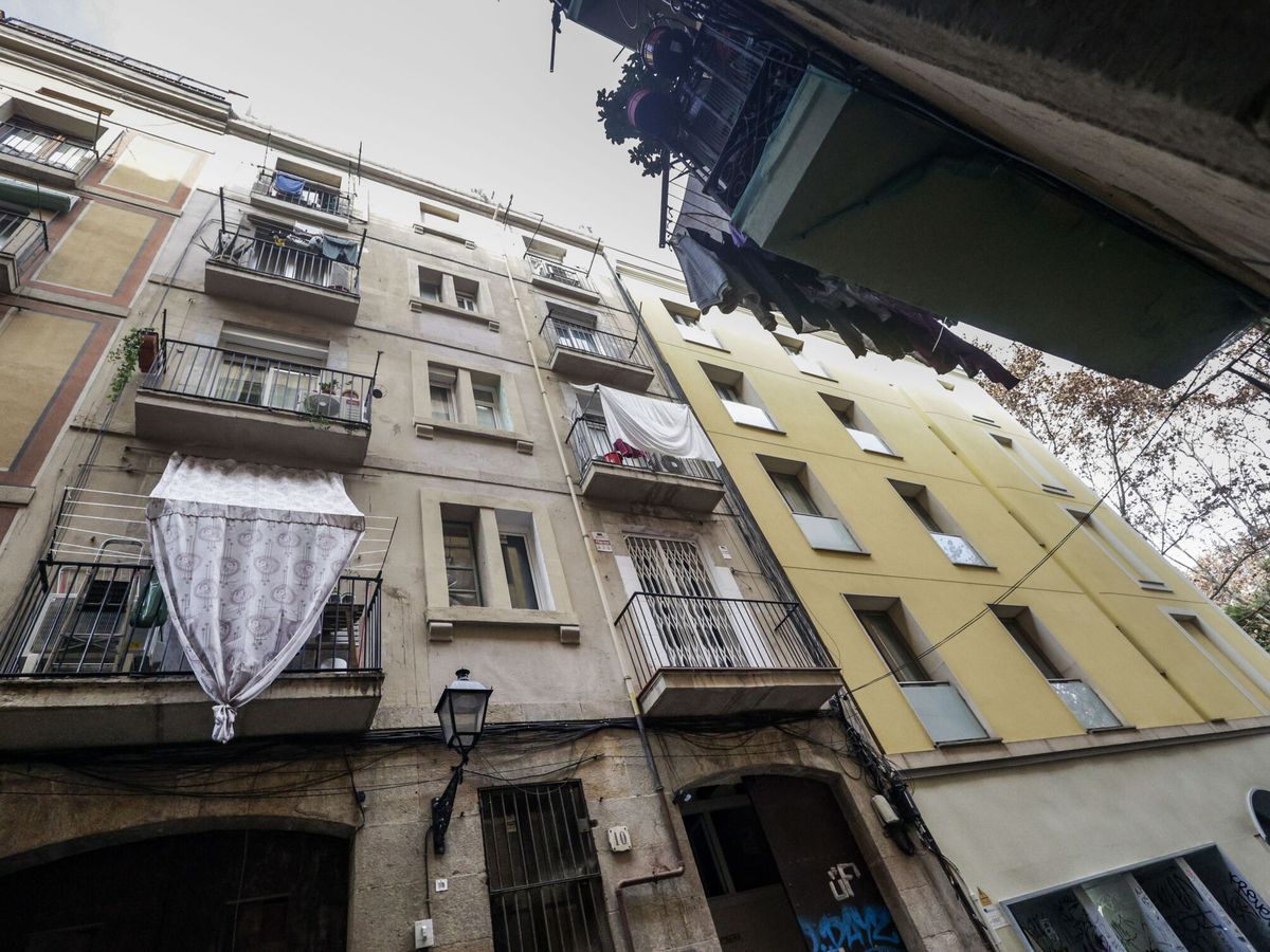 Foto: Aspecto del edificio donde los Mossos d'Esquadra y la Guardia Urbana de Barcelona detuvieron ayer a Ricart. (EFE/Quique García)