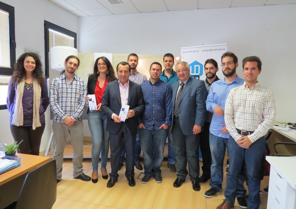 Foto: El delegado del Gobierno andaluz en Málaga visita Métrica6 Ingeniería.