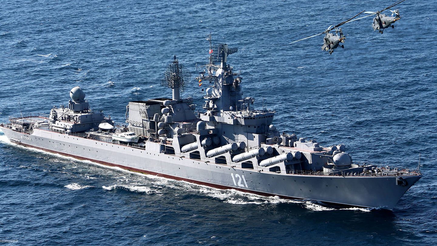 El crucero ruso Moskva, buque insignia de la Flota del mar Negro. (Mil.ru)