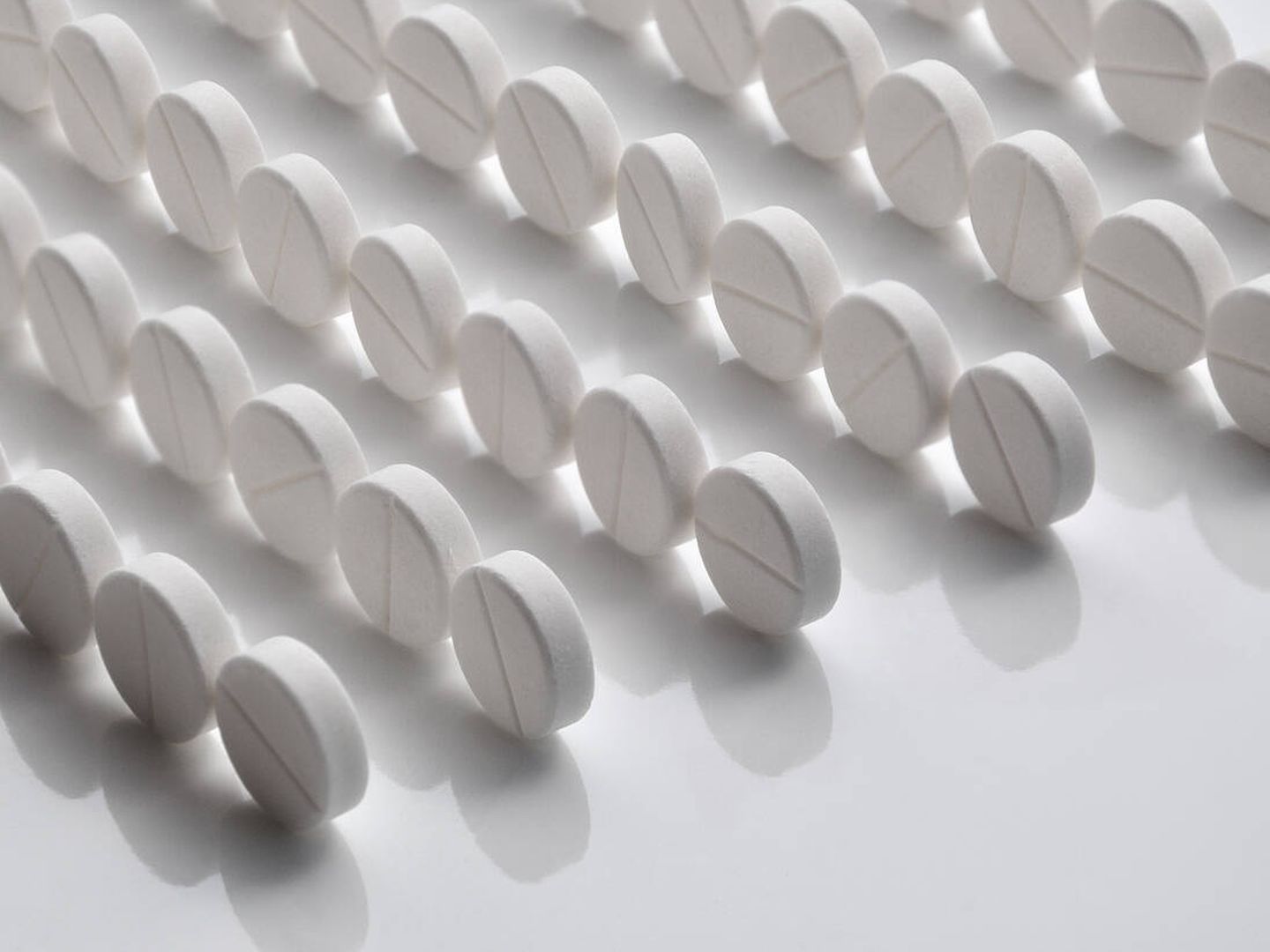 Cada día se consumen 100 toneladas de aspirinas en el mundo. (iStock)
