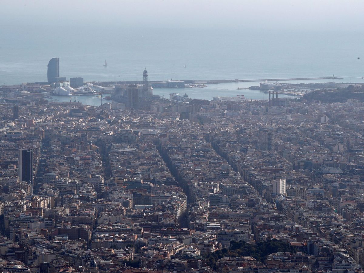 Foto: La contaminación del aire es uno de los grandes problemas de Barcelona (EFE/Alejandro García)