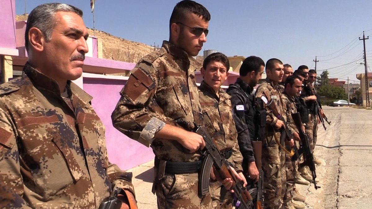 Con los soldados cristianos de Irak: tomar las armas para defender tu tierra milenaria