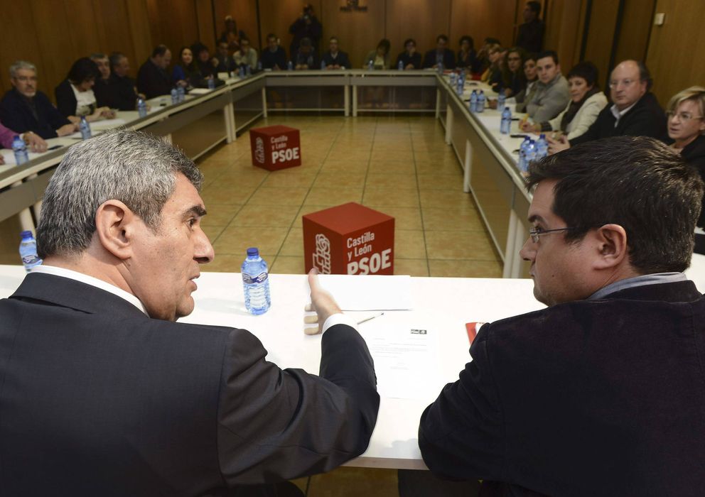 Foto: Un pleno de la Comisión Ejecutiva del PSOE de Castilla y León, en 2013. (Efe)