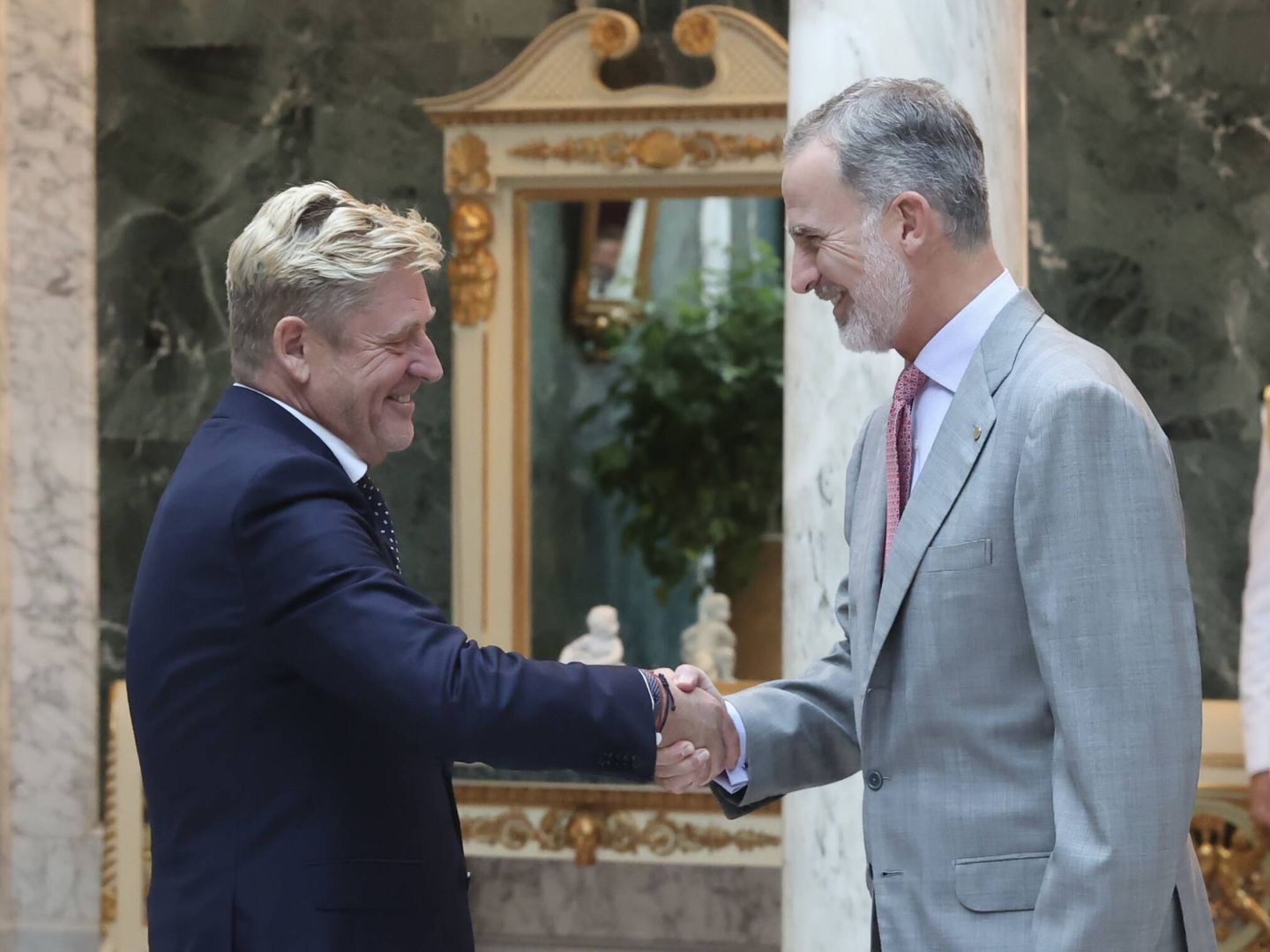 El presidente de Anfac, Wayne Griffiths, saluda al rey Felipe durante una recepción el pasado año.