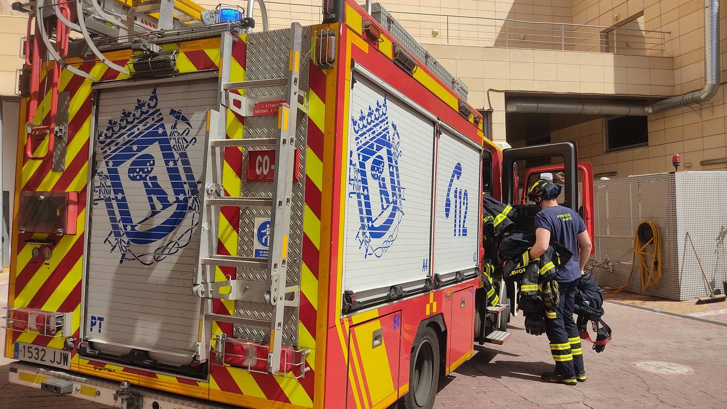 Varios bomberos del cuerpo del Ayuntamiento de Madrid. (G. M.)
