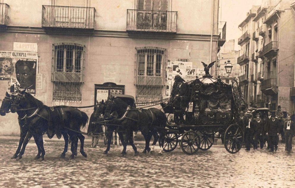 Los alrededores de la plaza de San Agustín (Valencia), donde comenzó la empresa, en los años 30