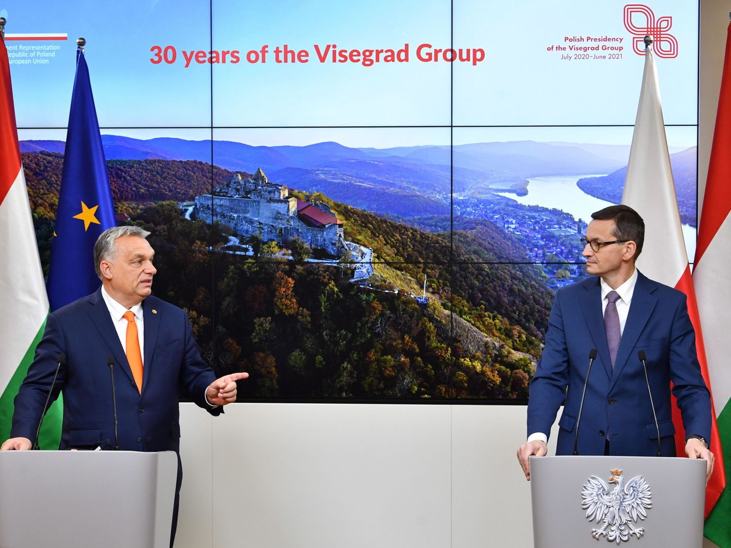 Los primeros ministros de Hungría y de Polonia. (Reuters)