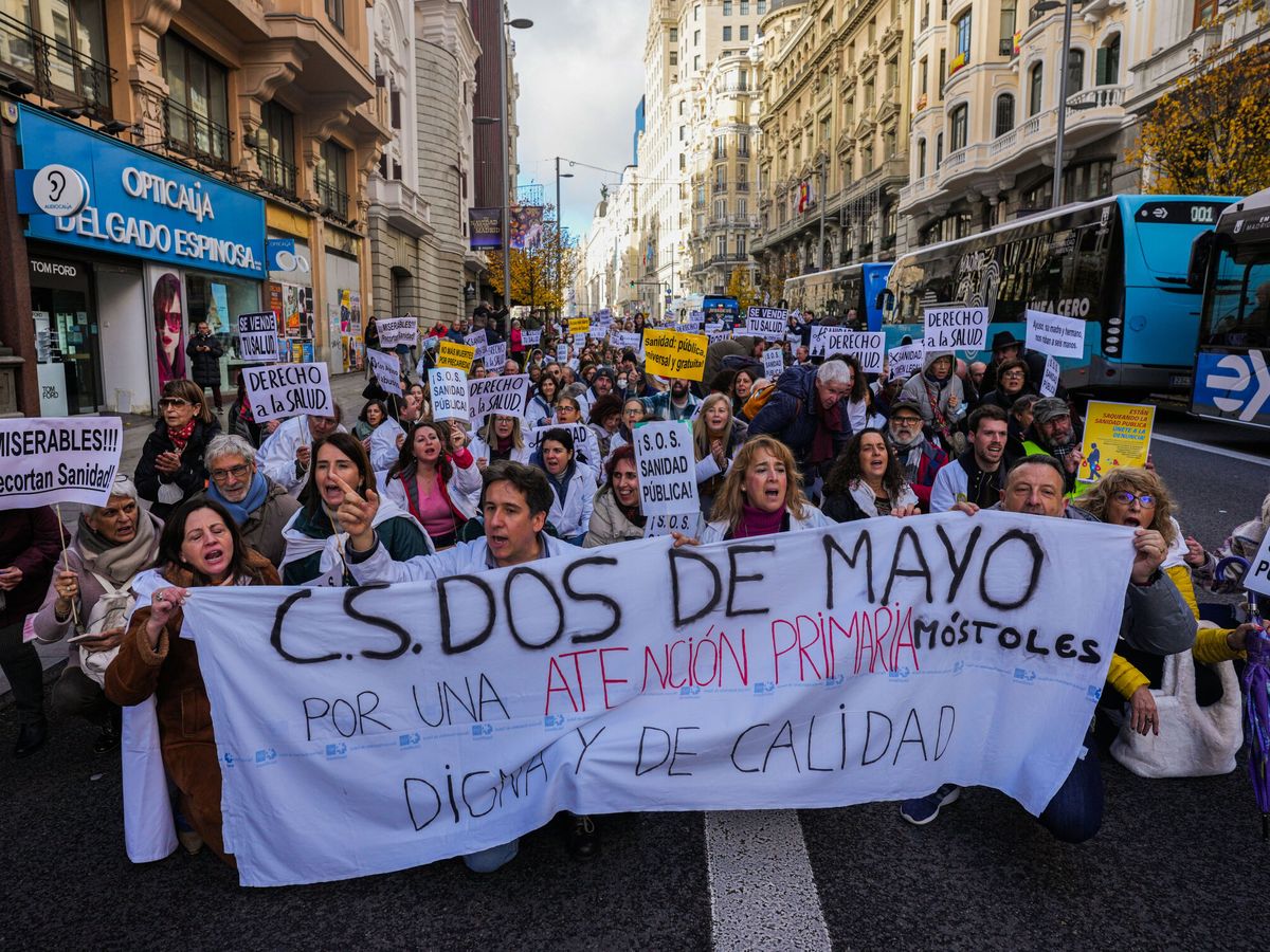 Foto: Manifestación del sindicatos Amyts en Madrid, a finales de diciembre. (EFE/Borja Sánchez Trillo)