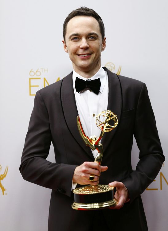 Jim Parsons posa con un premio Emmy (Reuters)