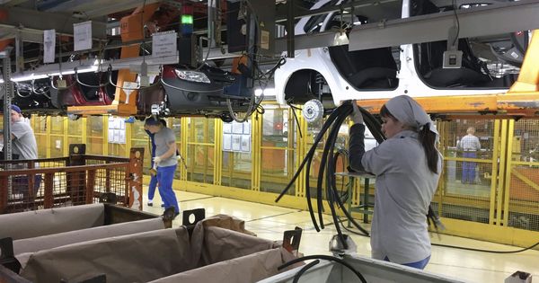 Foto: Cadena de montaje en una fábrica de coches. (EFE)