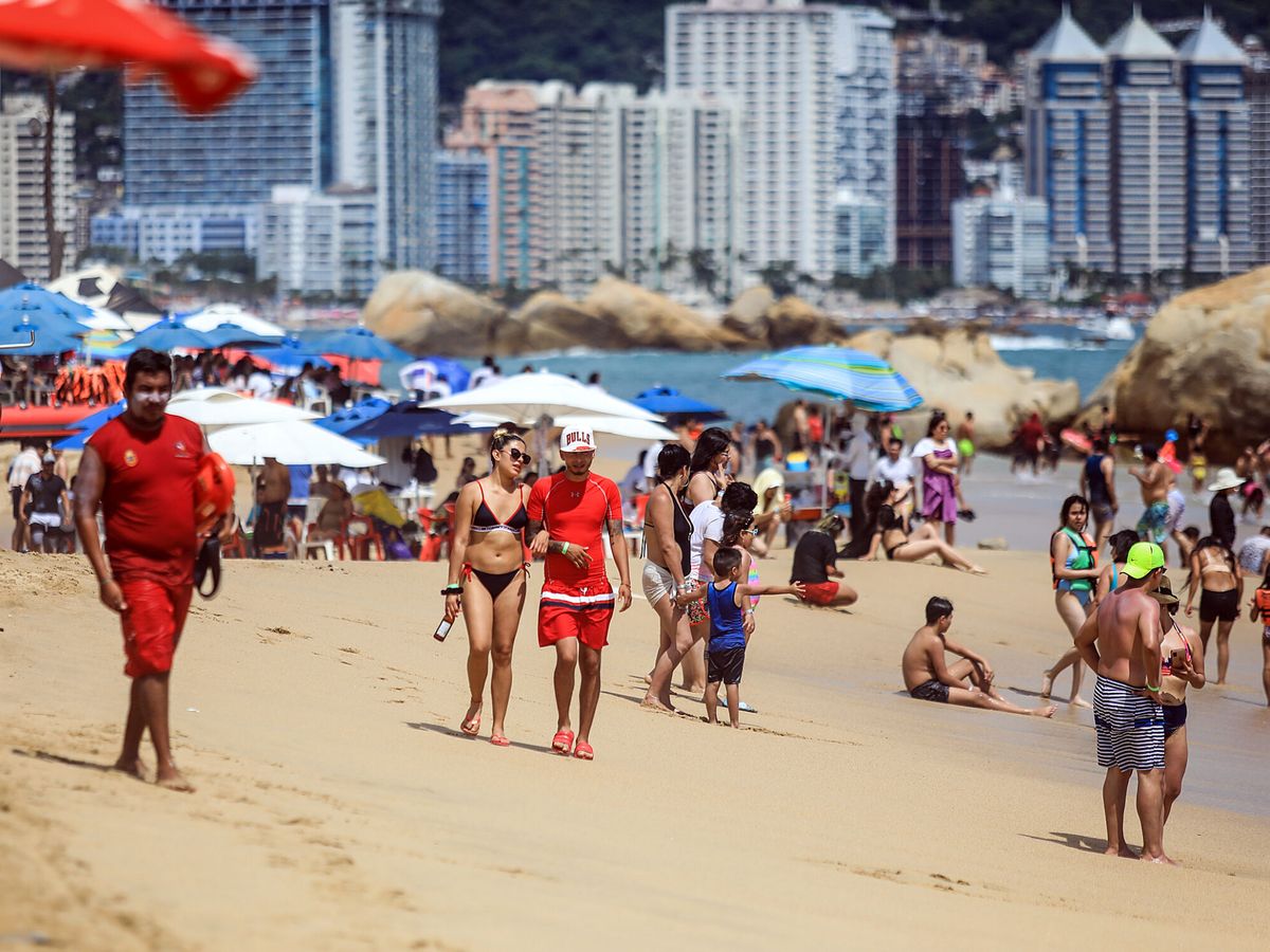 Foto: ¿A la playa en marzo? Las provincias que rozarán los 30 °C este fin de semana. (EFE/David Guzmán)